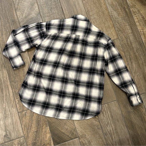 Levi's Caviar Plaid Pocket Kenna Button Up
Flannel Top Small - Picture 4 of 12